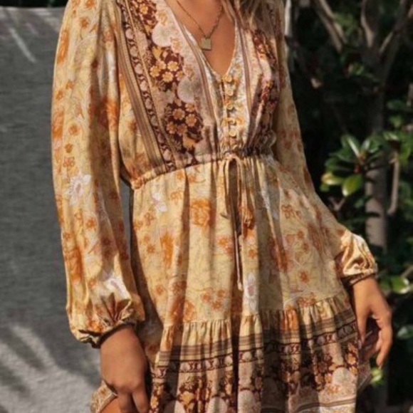 Dresses & Skirts - HP💝Yellow vneck boho minidress